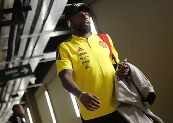 Botafogo quis contratar dois jogadores do Flamengo em 2022; lateral-direito Rodinei é um deles