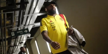 Botafogo quis contratar dois jogadores do Flamengo em 2022; lateral-direito Rodinei é um deles