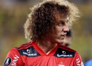 David Luiz recebe propostas para deixar o Flamengo; contrato do zagueiro está próximo do fim