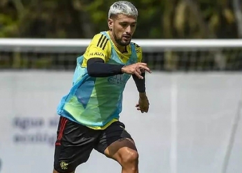 Extraterrestre! Arrascaeta marca golaço durante treinamento e deixa todos do Flamengo incrédulos – vídeo