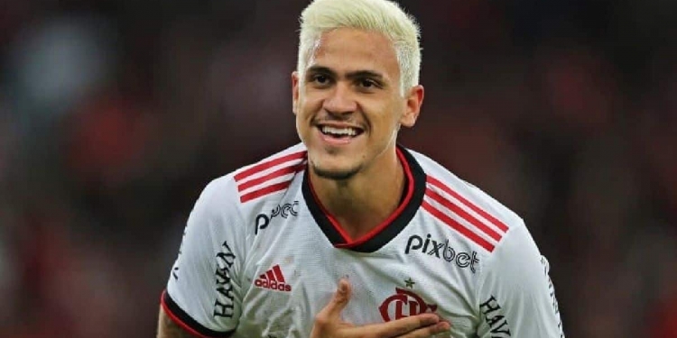 Investidor europeu com negócios no Brasil demonstra interesse em tirar Pedro do Flamengo a partir de janeiro de 2023