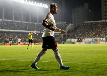Arrascaeta sente dores após empate contra o Goiás e Flamengo toma decisão às pressas
