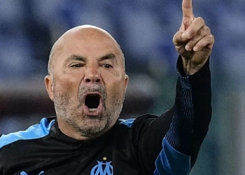 Jorge Sampaoli estaria tentando derrubar Dorival Júnior e cava vaga no Flamengo para 2023, diz jornalista