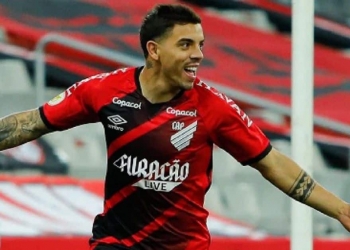 Especulado no Flamengo, Terans admite que recebeu mensagem de Arrascaeta: ‘Nós, gringos, somos muito unidos’