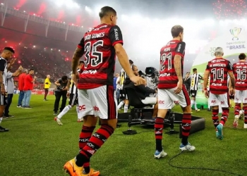 Flamengo ganha a Libertadores? E a Copa do Brasil? Vidente lê as cartas e prevê tudo