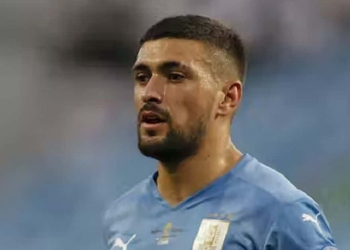 Dor de cabeça para o Flamengo: Arrascaeta é substituído às pressas pelo Uruguai após problema físico