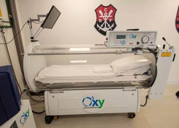 A bruxa está à solta! Lateral-direito do Flamengo sofre gravíssima lesão no joelho e passa por cirurgia