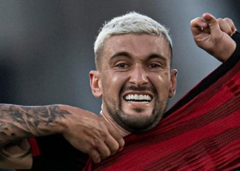 Torcida do Flamengo convoca craque que parabenizou Arrascaeta por título na Copa do Brasil: ‘Tem vaga para o Mundial’