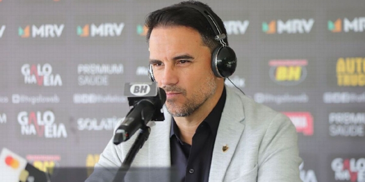 Dirigente do Atlético-MG enche titular do Flamengo de elogios e expõe desejo de contratá-lo