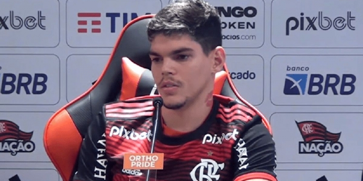Flamengo toma medida desesperada após russos negarem a venda de Ayrton Lucas