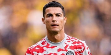 Eufóricos, torcedores convidam Cristiano Ronaldo a jogar pelo Flamengo no Mundial após rescisão com o Manchester United