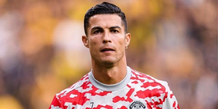 Eufóricos, torcedores convidam Cristiano Ronaldo a jogar pelo Flamengo no Mundial após rescisão com o Manchester United